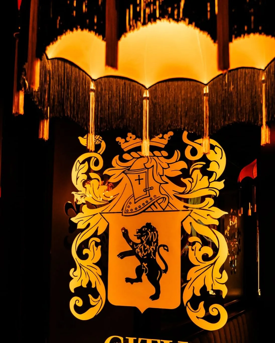 Prego interior emblem and decor